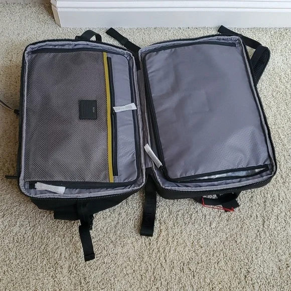 Tumi Tahoe View Splitpack Backpack Duffle Bag. - Picture 7 of 8